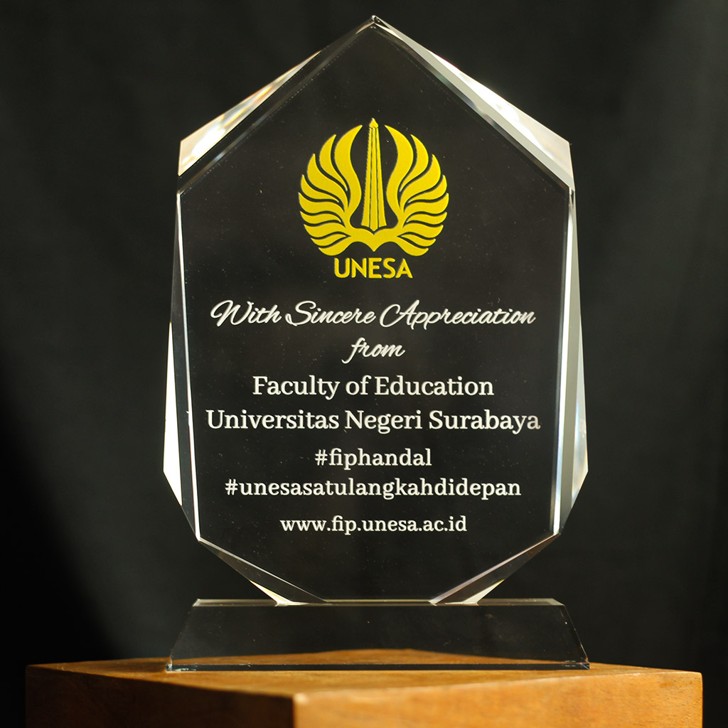 Akrilik Tentang Kami