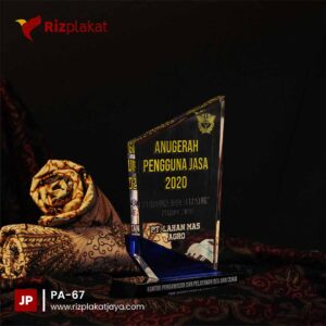 Plakat akrilik perusahaan