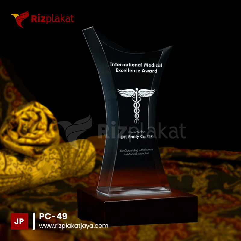 Plakat kristal perusahaan