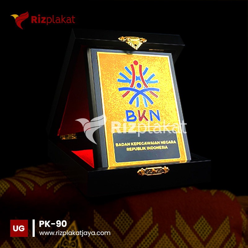 Plakat kayu pemerintah