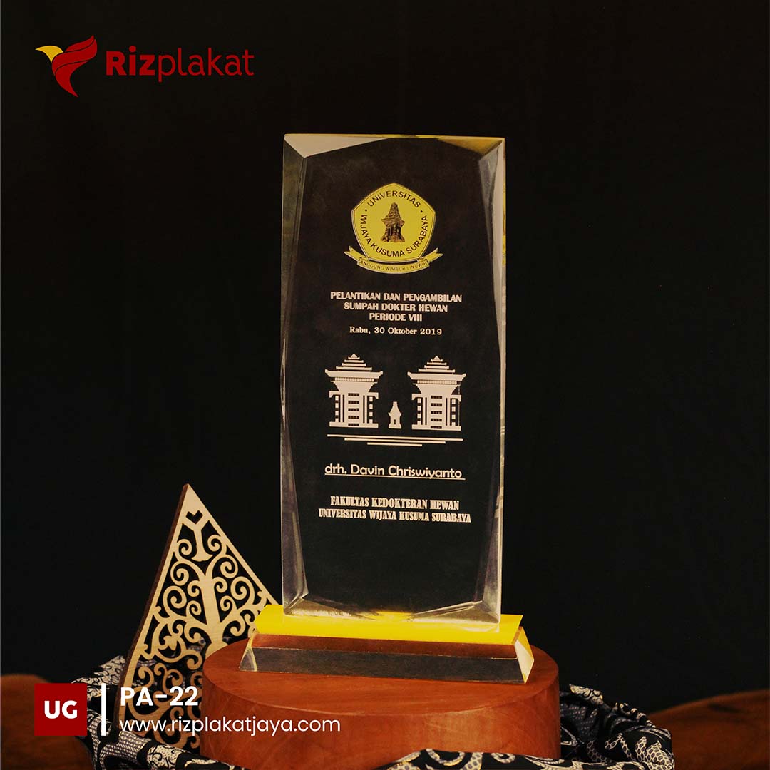 Plakat Akrilik Universitas Wijaya Kusuma Surabaya