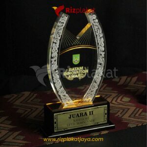 Plakat Akrilik Penghargaan Juara