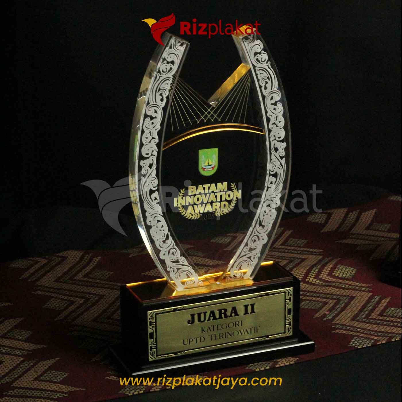 Plakat Akrilik Penghargaan Juara