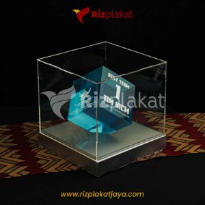 Plakat Fiber Eksklusif dengan Box Akrilik Transparan