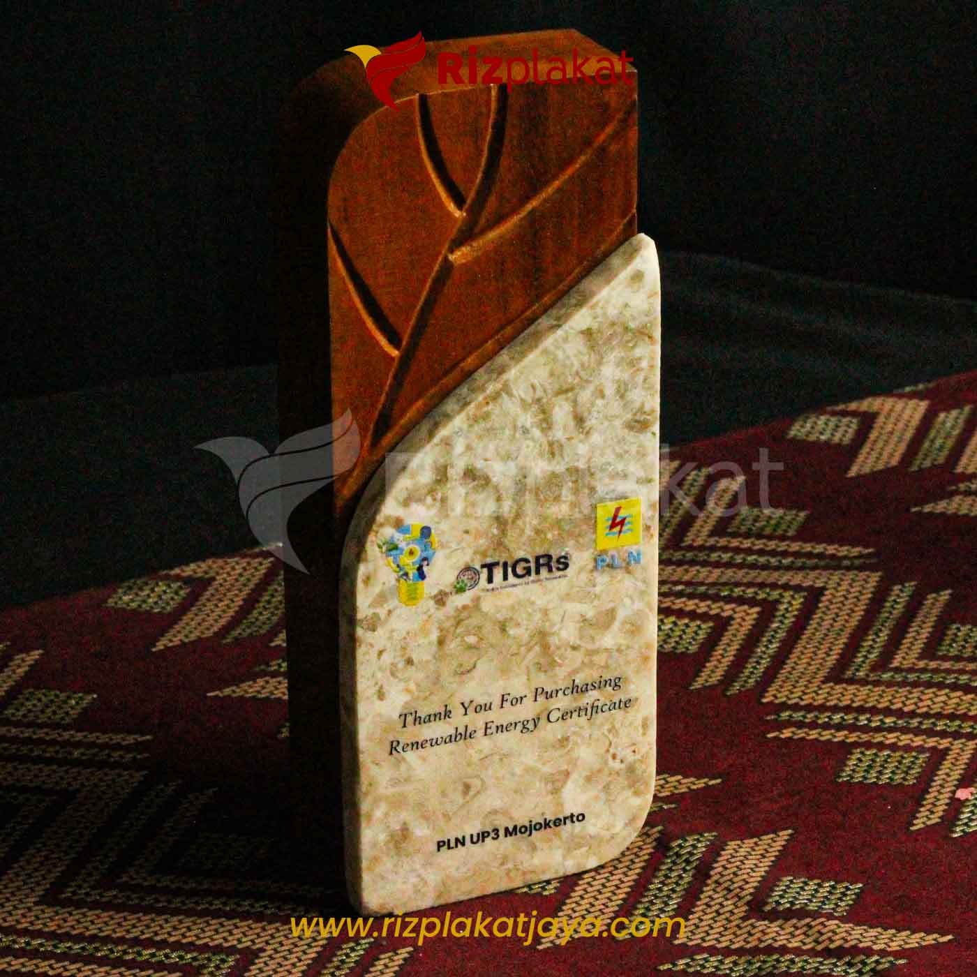 Plakat Kayu & Batu Apresiasi Lingkungan