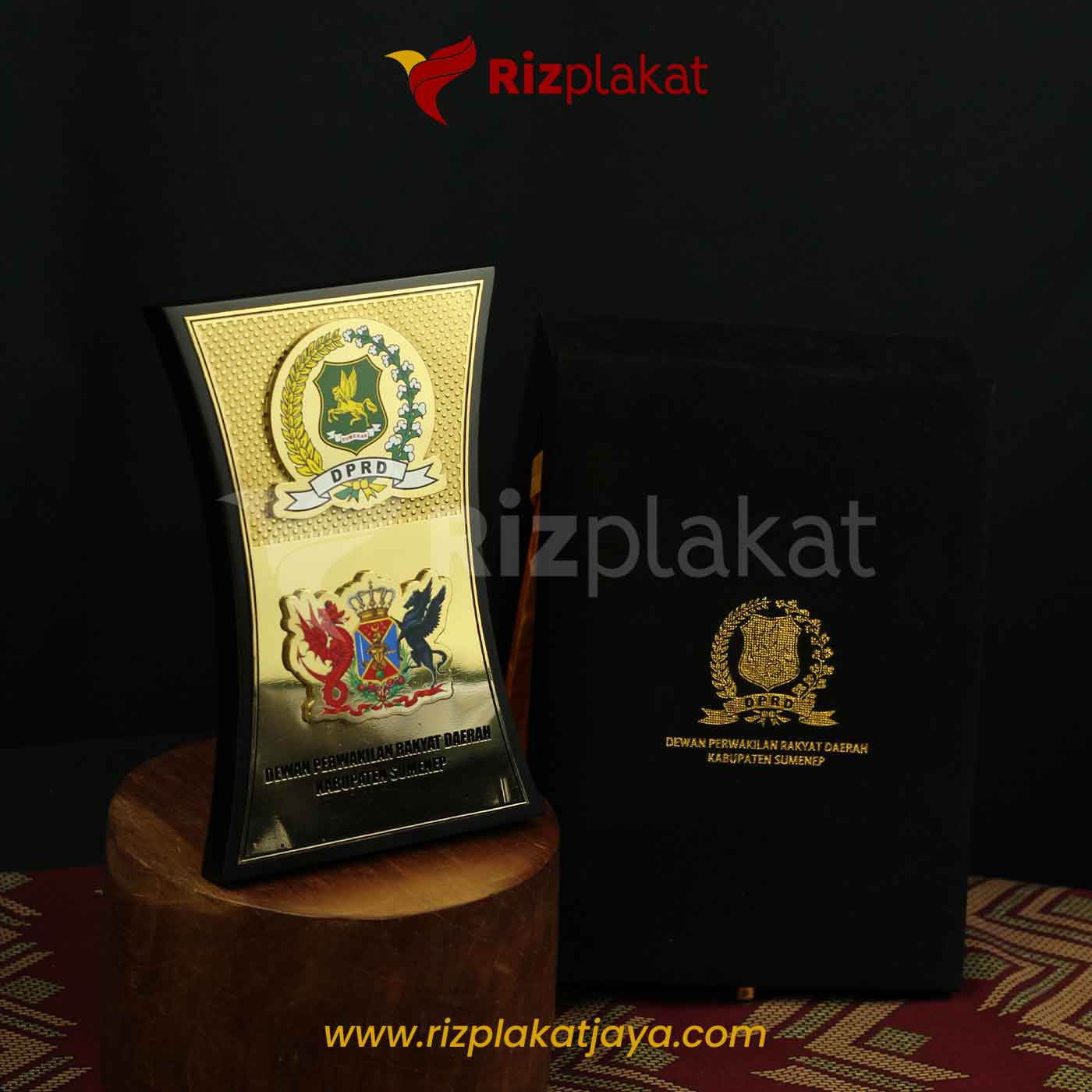 Plakat Kayu Eksklusif DPRD