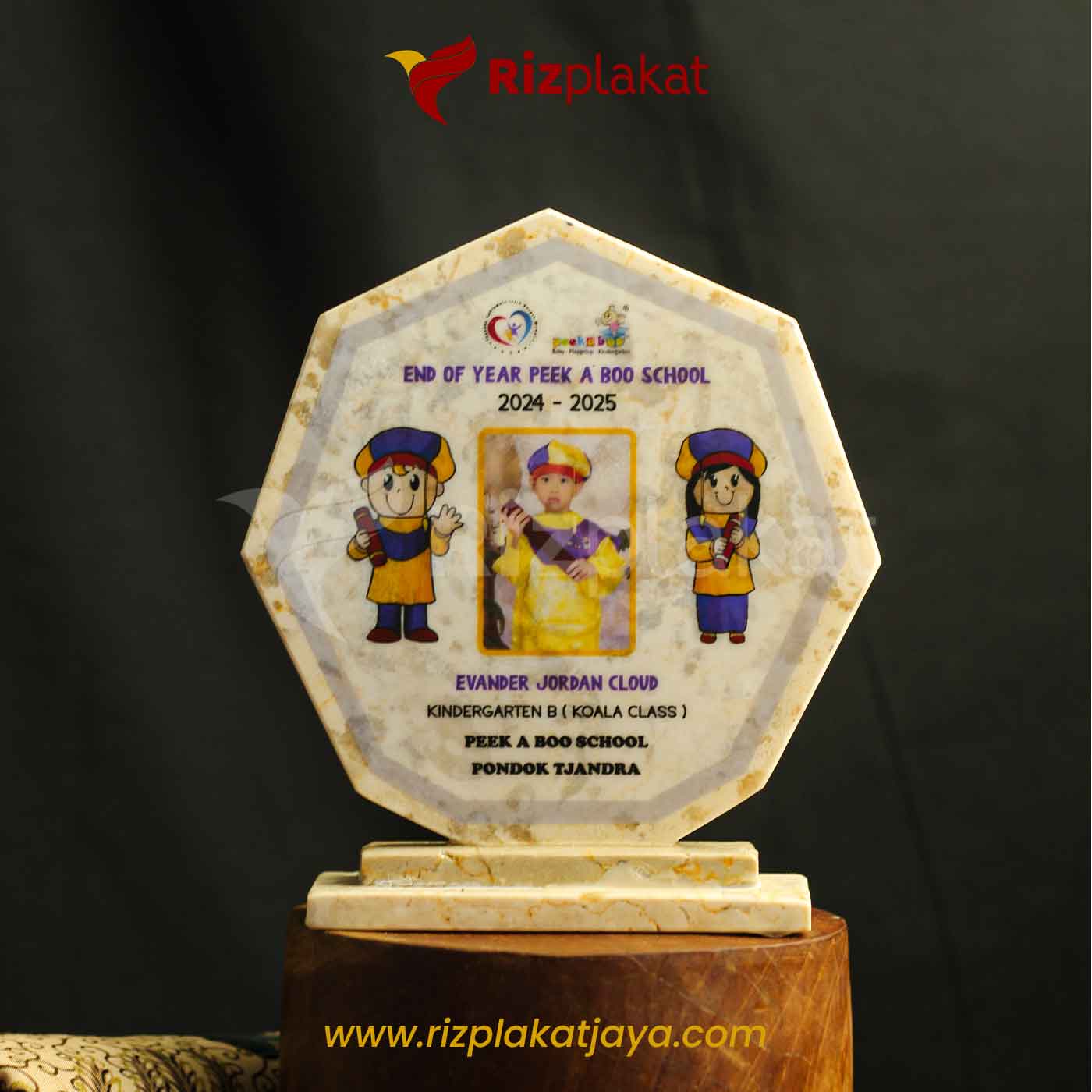 Plakat Marmer Wisuda Eksklusif