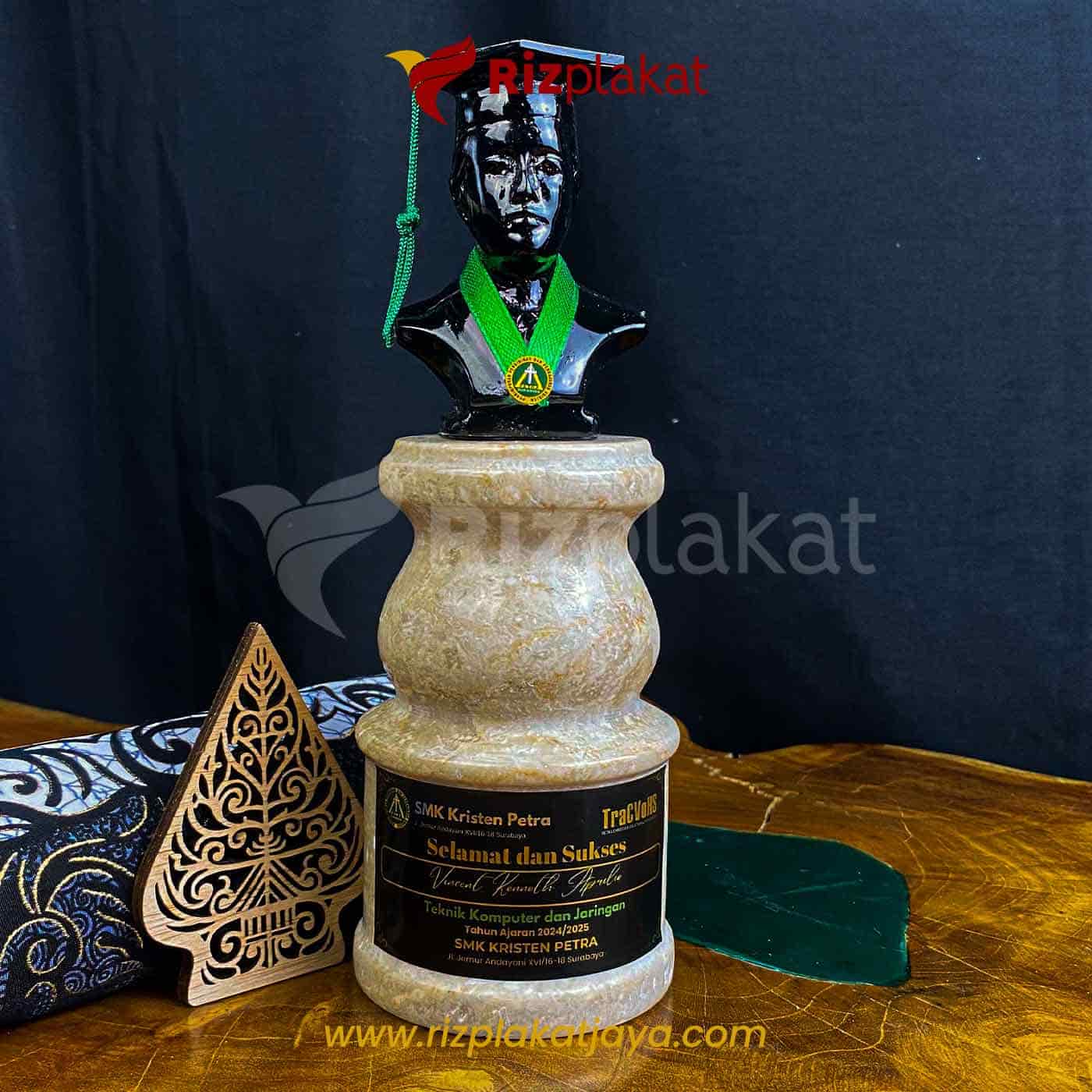 Plakat Marmer Wisuda SMK