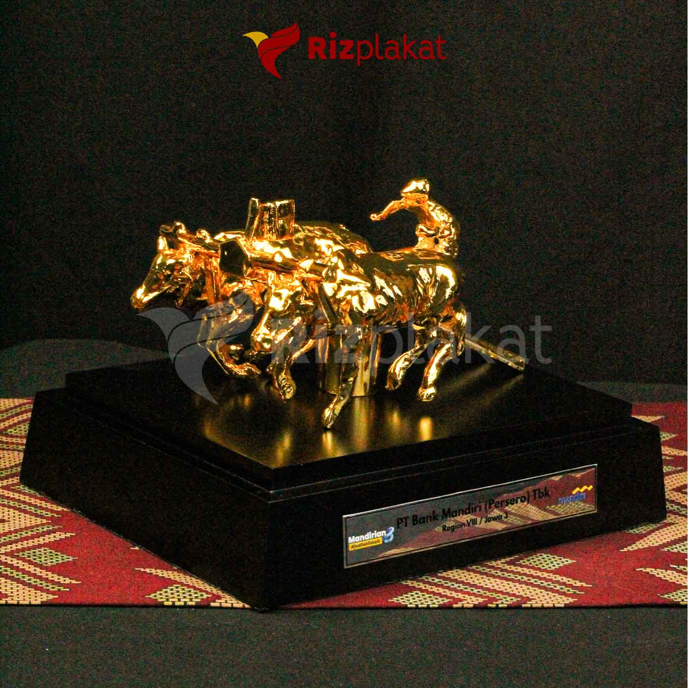 Plakat Logam Kereta Kuda Emas