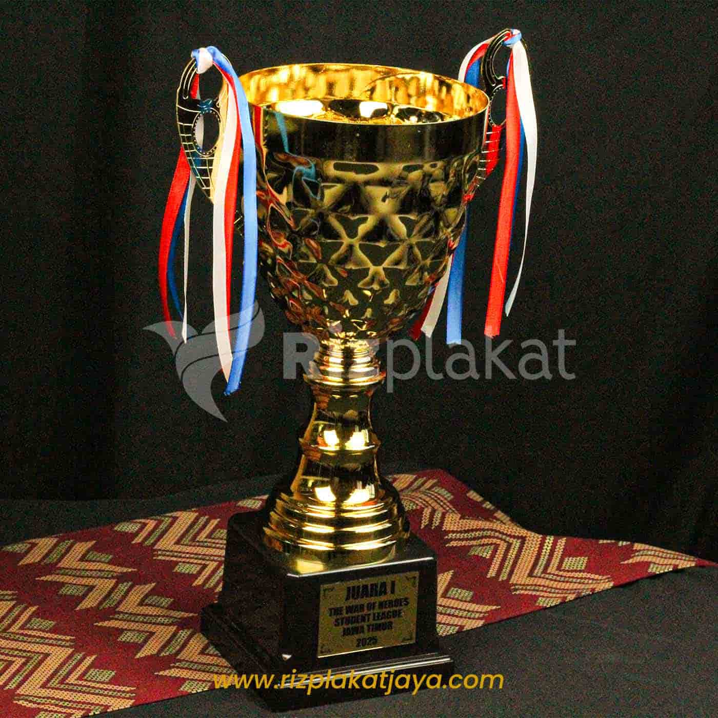 Piala Logam Juara Elegan